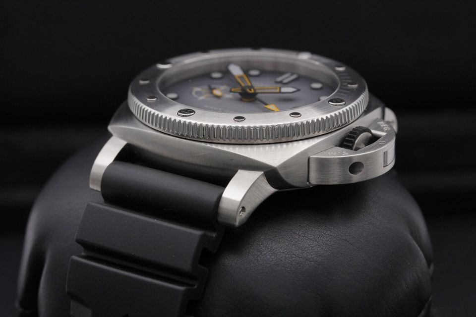Panerai Submersible PAM01323 Image 2